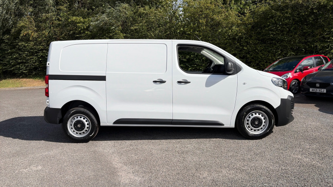 Vauxhall Vivaro L1 Diesel 1.5 Turbo D 120 Prime H1 Van - Image 9